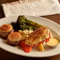 Een foto van restaurant Cooper's Hawk Winery & Restaurant - Troy, MI