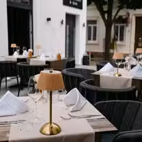 A photo of Dellon Restaurant & Bar restaurant
